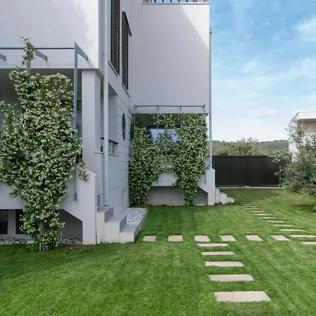 O'live - Designer Apartment